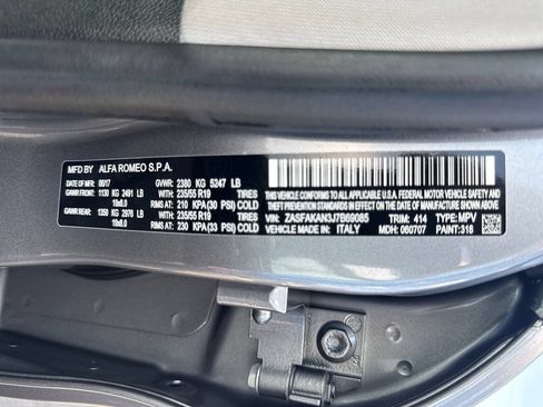 Used 2018 Alfa Romeo Stelvio AWD image 29