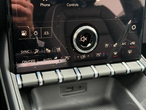 New 2026 GMC Terrain Denali w/ LPO, Floor Liner Package image 34