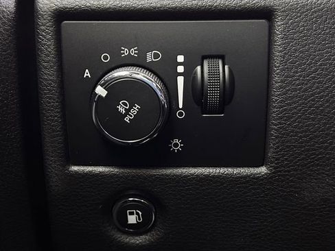 Used 2019 Jeep Grand Cherokee Limited image 25