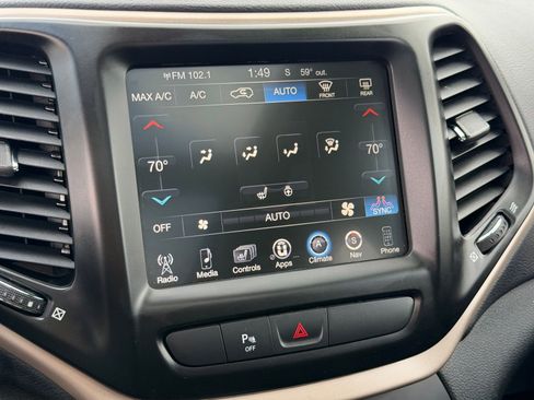 Used 2018 Jeep Cherokee Limited image 22