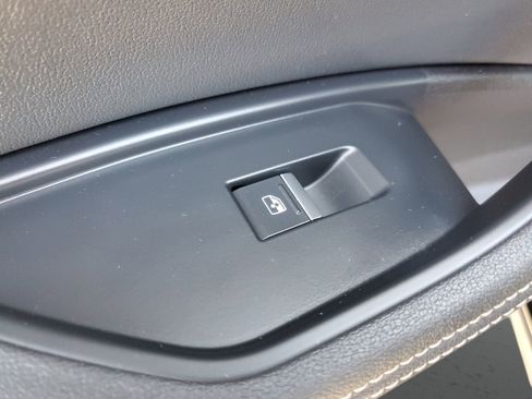 Used 2023 Audi e-tron Premium w/ Convenience Plus Package image 18