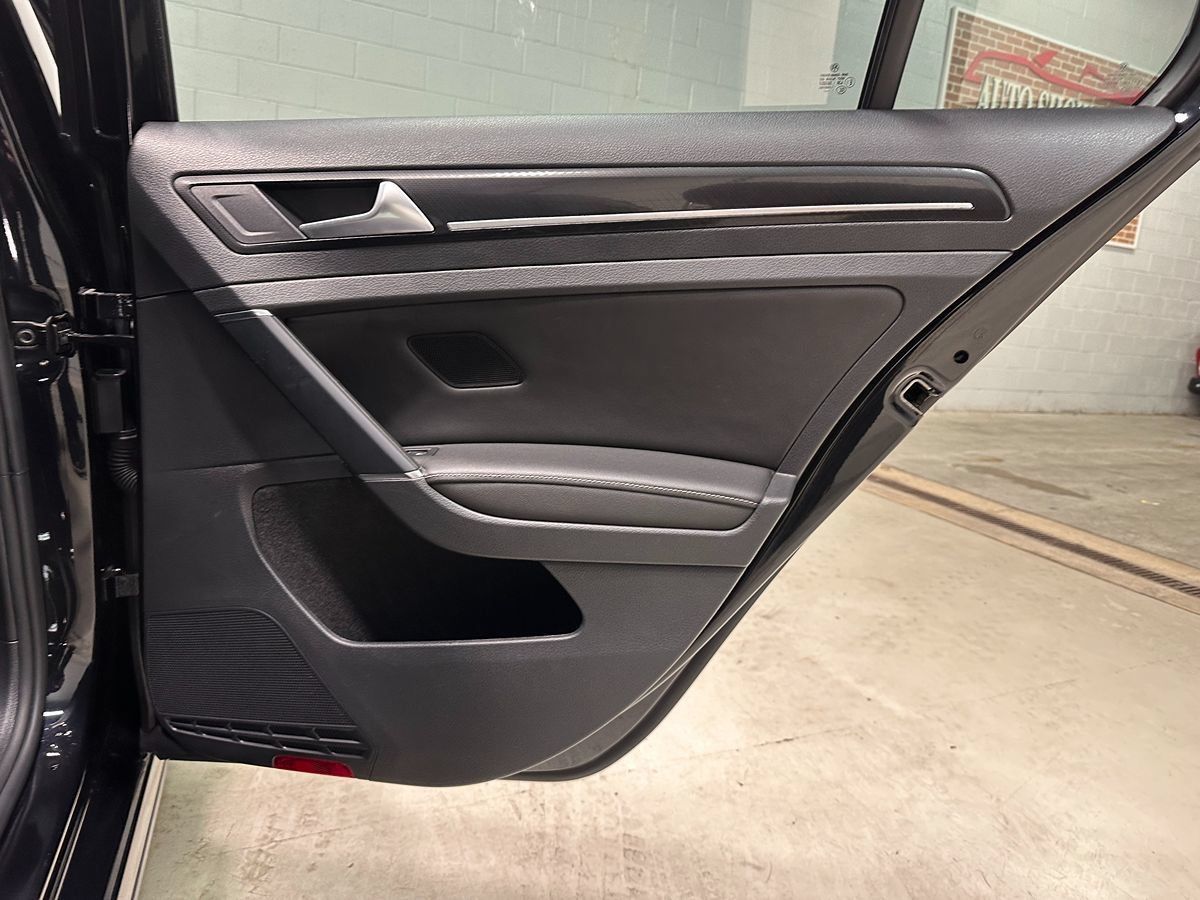 Used 2018 Volkswagen Golf 4-Door AWD/4WD image 13