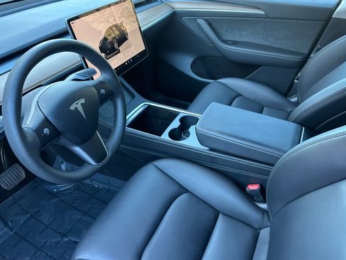 Used 2024 Tesla Model Y Long Range image 11