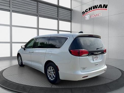 Used 2022 Chrysler Voyager LX FWD image 6