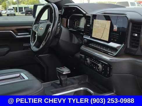 Used 2022 Chevrolet Silverado 1500 High Country w/ High Country Premium Package AWD/4WD image 11