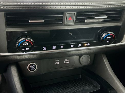 Used 2023 Nissan Rogue SV image 23