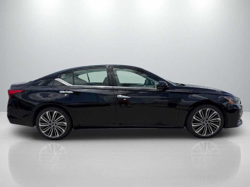 Used 2023 Nissan Altima 2.5 SL FWD image 4