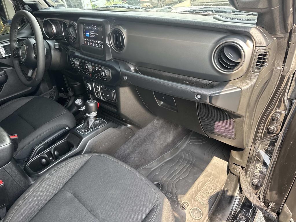 Used 2023 Jeep Gladiator Sport AWD/4WD image 13