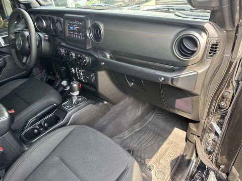 Used 2023 Jeep Gladiator Sport AWD/4WD image 13