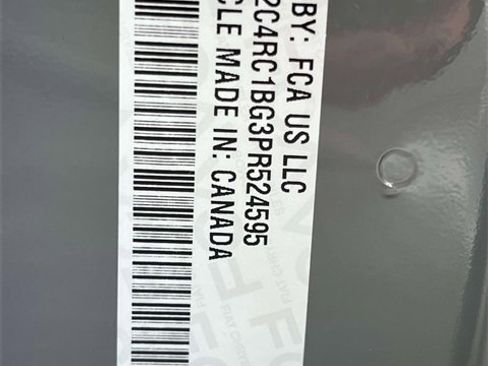 Used 2023 Chrysler Pacifica Touring-L image 15