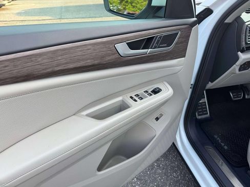 Used 2024 Volkswagen Atlas SEL Premium R-Line AWD/4WD image 19