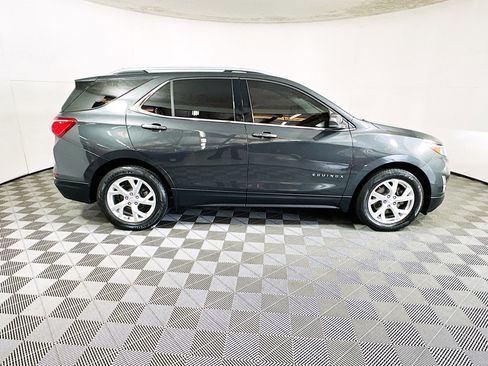 Used 2020 Chevrolet Equinox LT image 2