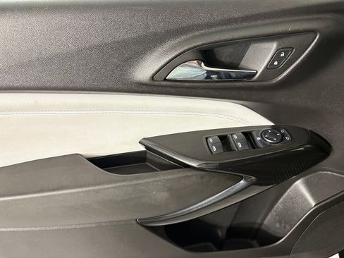 Used 2024 Chevrolet Trax LT FWD image 23