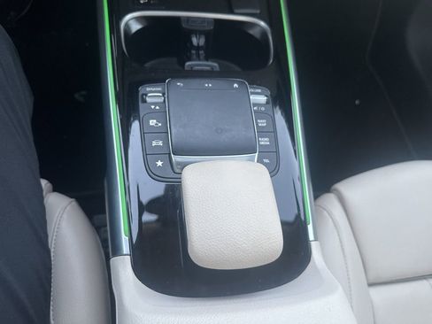 Used 2023 Mercedes-Benz GLB 250 image 19