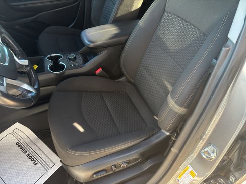 Used 2020 GMC Terrain SLE w/ Driver Convenience Package image 9