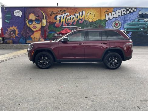 Used 2026 Jeep Grand Cherokee Altitude AWD/4WD image 2