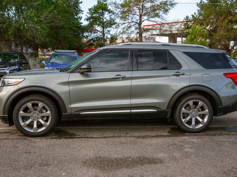 Used 2020 Ford Explorer Platinum w/ Premium Technology Package AWD/4WD image 8