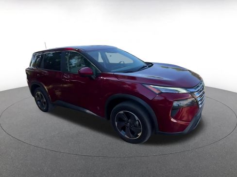 Used 2025 Nissan Rogue SV FWD image 2