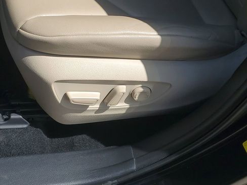 Used 2022 Toyota Highlander XLE FWD image 24