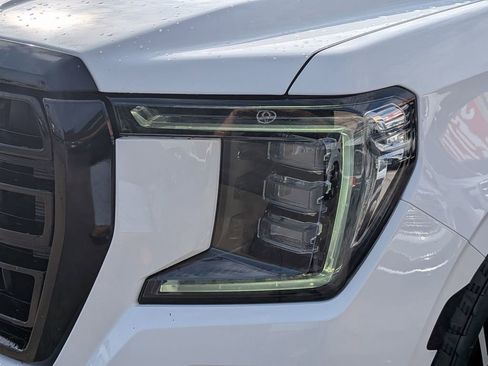 Used 2021 GMC Yukon AT4 w/ AT4 Premium Plus Package AWD/4WD image 9