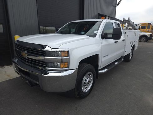 Used 2015 Chevrolet Silverado 2500 W/T image 2