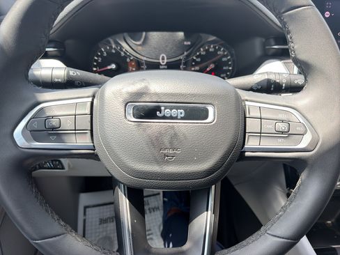Used 2024 Jeep Compass Latitude AWD/4WD image 16