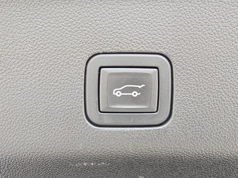 Used 2024 Chevrolet Tahoe Z71 w/ Luxury Package AWD/4WD image 35