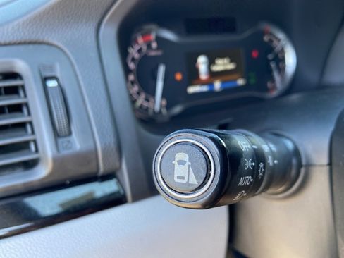 Used 2018 Honda Pilot Touring image 39