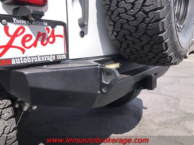 Used 2016 Jeep Wrangler Unlimited Rubicon AWD/4WD image 4