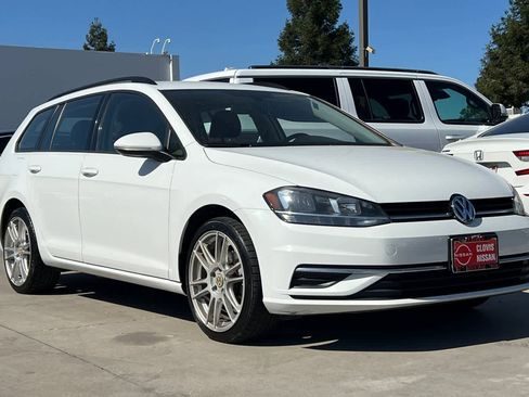 Used 2019 Volkswagen Golf S image 10
