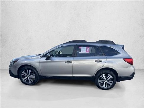 Used 2018 Subaru Outback 3.6R Limited AWD/4WD image 2
