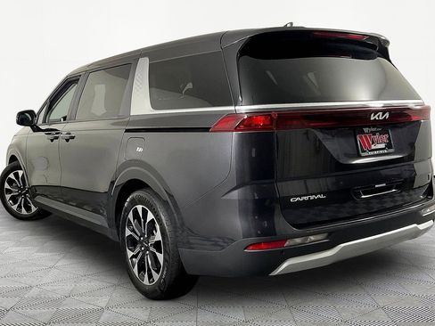 Used 2024 Kia Carnival EX FWD image 4