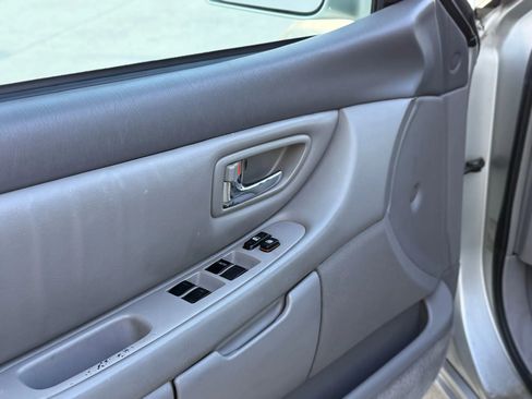 Used 2000 Toyota Avalon XL FWD image 14