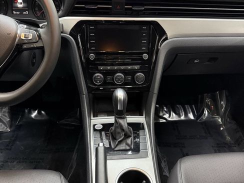 Used 2021 Volkswagen Passat 2.0T SE image 27