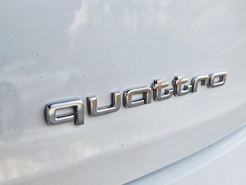 Used 2020 Audi e-tron Premium Plus image 10