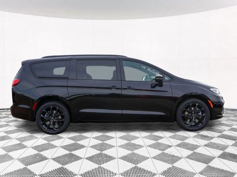 New 2026 Chrysler Pacifica Limited w/ S Appearance Package AWD/4WD image 11