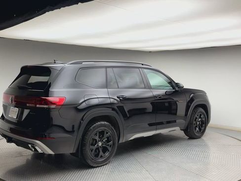 Used 2024 Volkswagen Atlas Peak Edition SE AWD/4WD image 2