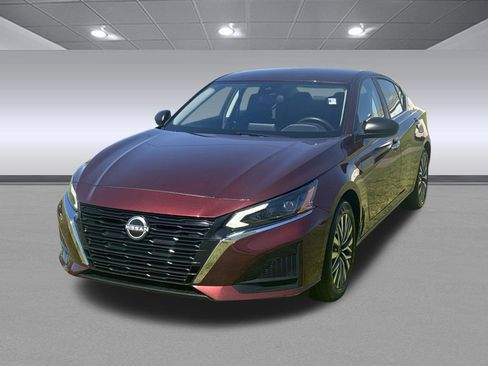 Used 2025 Nissan Altima 2.5 SV image 7