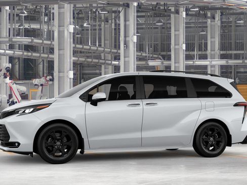 New 2026 Toyota Sienna XLE Woodland Edition image 3