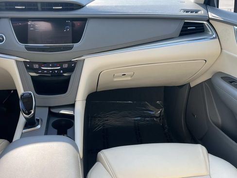 Used 2018 Cadillac XT5 Luxury w/ Driver Awareness Package FWD image 14