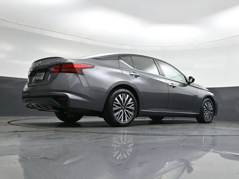 Used 2024 Nissan Altima 2.5 SV FWD image 36