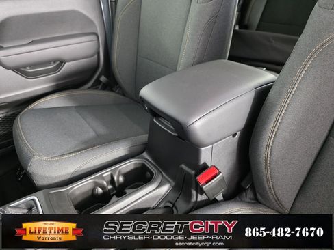 New 2025 Jeep Gladiator Sport image 25