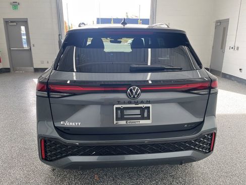 New 2026 Volkswagen Tiguan SE R-Line AWD/4WD image 4