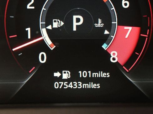 Used 2017 Jaguar F-PACE R-Sport image 11