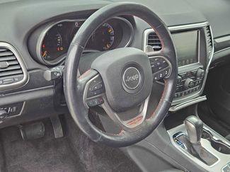 Used 2017 Jeep Grand Cherokee Trailhawk w/ Trailhawk Luxury Group video 2