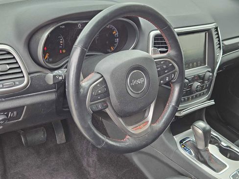 Used 2017 Jeep Grand Cherokee Trailhawk w/ Trailhawk Luxury Group image 2