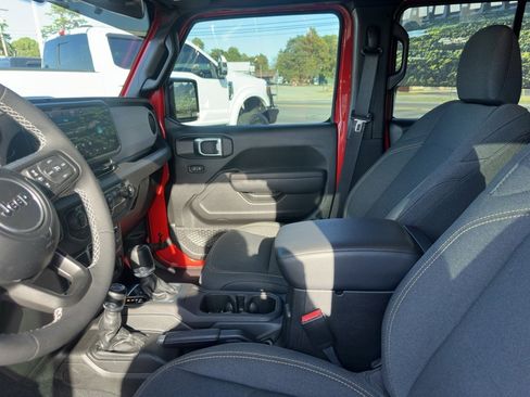 Used 2025 Jeep Wrangler Sport S image 3