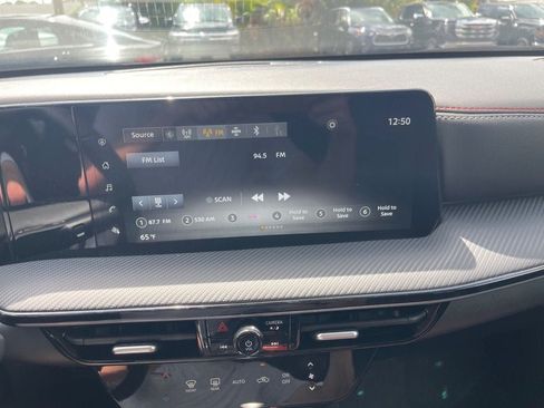 Used 2025 Nissan Kicks SR FWD image 21