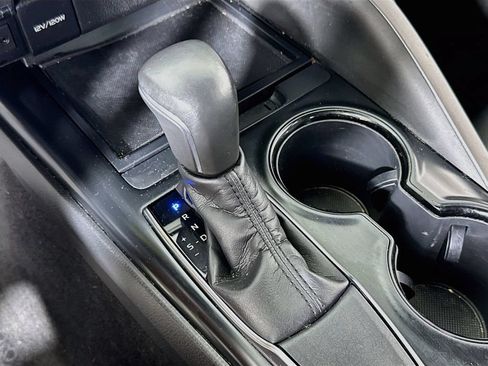 Used 2019 Toyota Camry SE FWD image 16