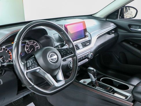 Used 2024 Nissan Altima 2.5 SR FWD image 22